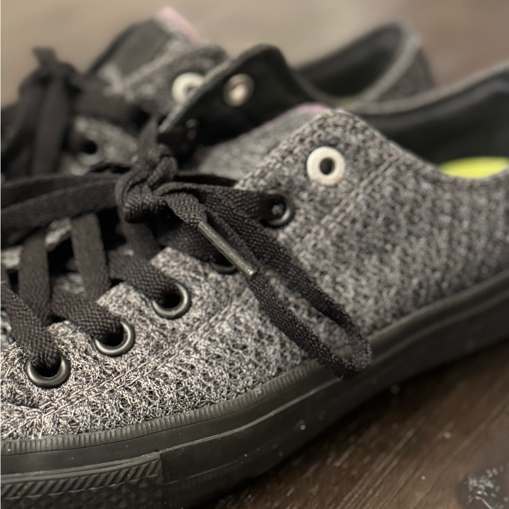 Rare Converse shoes size 9 - Picture 2 of 5
